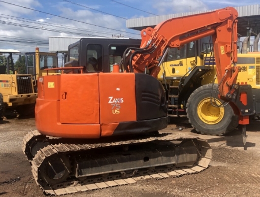 ขายรถขุด HITACHI ZX75US-3 ปี 2010 หัวกระแทก นำเข้าเองจากญี่ปุ่น สภาพพร้อมใช้ มีVDOการทำงานครับ
