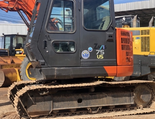 ขายรถขุด HITACHI ZX75US-3 ปี 2010 หัวกระแทก นำเข้าเองจากญี่ปุ่น สภาพพร้อมใช้ มีVDOการทำงานครับ