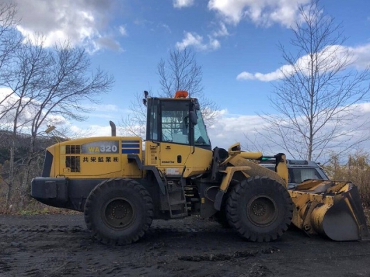 ขายรถตักล้อยาง KOMATSU WA320-5 นำเข้าเองจากญี่ปุ่น สภาพสวยพร้อมใช้ ถึงเร็วๆนี้ครับ