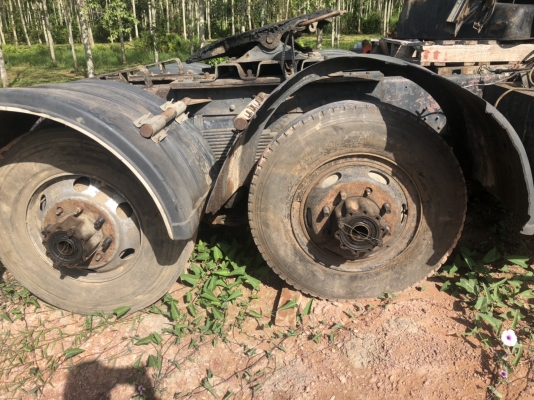 ขายซาก10ล้อหัวลาก240แรงนางฟ้าแท้    เครื่องพัง ไม่ครบ