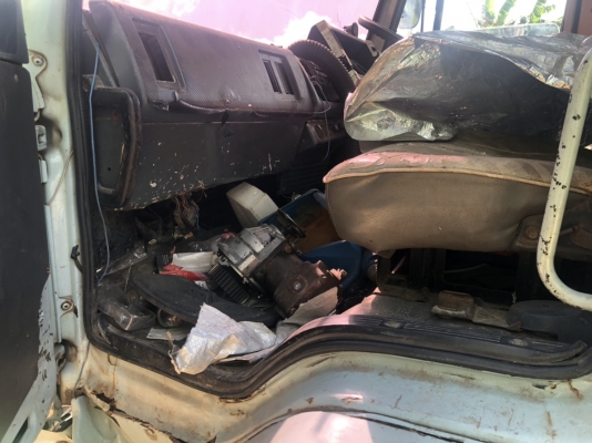 ขายซาก10ล้อหัวลาก240แรงนางฟ้าแท้    เครื่องพัง ไม่ครบ