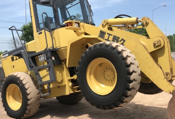 ขายรถตักล้อยาง KOMATSU WA200-3 รถนอกนำเข้าจากญี่ปุ่น สภาพสวยพร้อมใช้ มีVDOการทำงานครับ