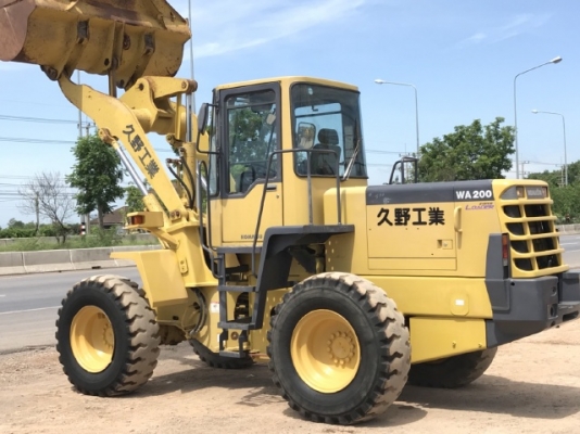ขายรถตักล้อยาง KOMATSU WA200-3 รถนอกนำเข้าจากญี่ปุ่น สภาพสวยพร้อมใช้ มีVDOการทำงานครับ