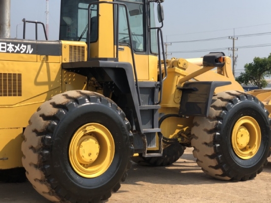 ขายรถตักล้อยาง KOMATSU WA450-3 รถนอกนำเข้าเองจากญี่ปุ่น สภาพสวยพร้อมใช้ มีVDOการทำงานครับ