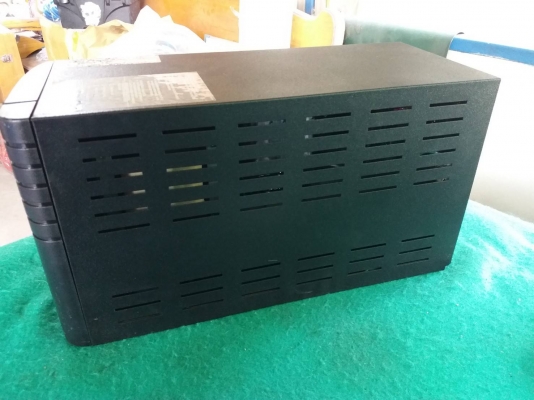 เครื่องสำรองไฟ ยี่ห้อ Best Power made in USA ขนาด 1020VA 700W ใช้แบตเตอรี่ขนาด 7-9A จำนวน 3 ลูก มีสายไฟเข้าให้ 1 เส้น และสายไฟออกให้ 1 เส้นค่ะ