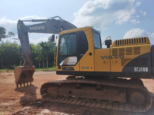 ขาย 890,000 รถแบคโฮ VOLVO EC210B PRAEM แจ้งจำหน่าย รถซื้อใหม่ป้ายแดงมาใช้มือเดียว ทำงาน 11,000 ชม.ไฟ