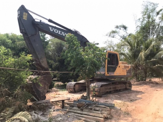 ขาย 890,000 รถแบคโฮ VOLVO EC210B PRAEM เล่มทะเบียน ทำงาน 10,600 ชม.ไฟฟ้าครบ เครื่องดี ปั้มแรง เอวแน่น แอร์ฉ่ำช่วงล่างเต็ม รถสวยพร้อมใช้เอกสารเล่มพร้อมโอน รถอยู่ จันทบุรี 090-772-3710 090-772-3708