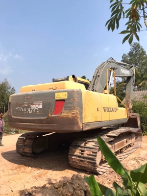 ขาย 890,000 รถแบคโฮ VOLVO EC210B PRAEM เล่มทะเบียน ทำงาน 10,600 ชม.ไฟฟ้าครบ เครื่องดี ปั้มแรง เอวแน่น แอร์ฉ่ำช่วงล่างเต็ม รถสวยพร้อมใช้เอกสารเล่มพร้อมโอน รถอยู่ จันทบุรี 090-772-3710 090-772-3708