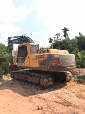ขาย 890,000 รถแบคโฮ VOLVO EC210B PRAEM เล่มทะเบียน ทำงาน 10,600 ชม.ไฟฟ้าครบ เครื่องดี ปั้มแรง เอวแน่น แอร์ฉ่ำช่วงล่างเต็ม รถสวยพร้อมใช้เอกสารเล่มพร้อมโอน รถอยู่ จันทบุรี 090-772-3710 090-772-3708