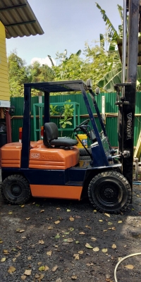 +++ ขายโฟล์คลิฟท์ TOYOTA FD25  ขนาด 2.5  ตัน  เครื่องยนต์ดีเซล  เสา 3  เมตร  งา 1,070  มม. เกียร์ธรรมดา  ยางตันครับ