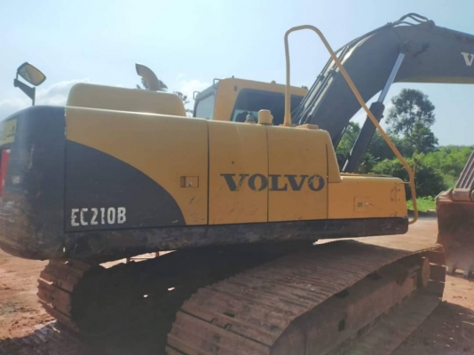 รถแบคโฮ VOLVO EC210B PRAEM แจ้งจำหน่าย รถซื้อใหม่ป้ายแดงมาใช้มือเดียว ทำงาน 11,000 ชม.ไฟฟ้าครบ เครื่องดี ปั้มแรง เอวแน่น แอร์ฉ่ำช่วงล่างเต็ม รถสวยพร้อมใช้เอกสารพร้อม รถอยู่ ภาคใต้ ขาย 890,000  064-191-1112