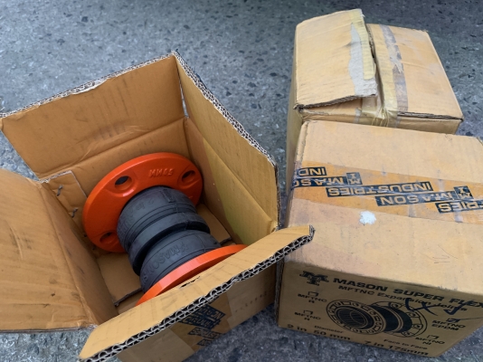 ขายข้อต่อยางกันสะบัด Mason Super Flex ขนาด 2นิ้ว made in USA. มี 3 ตัวครับ **ของใหม่ไม่เคยใช้งาน** ราคาตัวละ 900 บาท ขายข้อต่อยางกันสะบัด Mason Super Flex ขนาด 2นิ้ว made in USA. มี 3 ตัวครับ **ของใหม่ไม่เคยใช้งาน** ราคาตัวละ 900 บาท