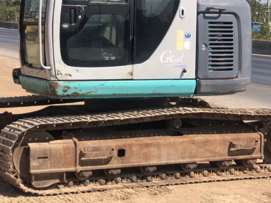 ขายรถขุด KOBELCO SK135SR มีลายหัวกระแทก นำเข้าเองจากญี่ปุ่น สภาพสวยพร้อมใช้ มีVDOการทำงานครับ