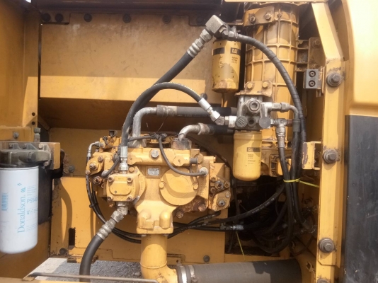 ขายCAT 320D กระบอกดำ ชั่วโมง14000กว่าๆ เอกสารแจ้งจำหน่าย เครื่องปั้มดี ไฟฟ้าครบ เอวแน่น ตัวเดินดี  เปลี่ยนโซ่ให้ไหม่สองเส้น บูมอามไม่แตกไม่ร้าว พร้อมใช้งาน ราคา1,350,000บาท สนใจติดต่อคุณอ๊อฟ พิจิตร 086-737-9991