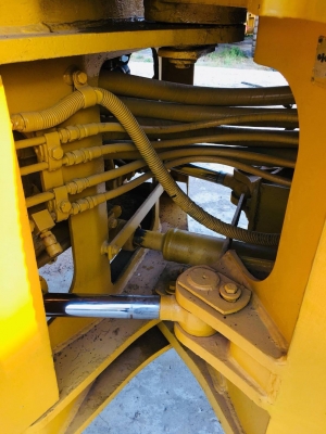 ขายรถตักKOMATSU WA350-1 เก่านอกนำเข้ายังไม่เคยใช้งานในเมืองไทยเอกสารแจ้งจำหน่ายพร้อมใช้งานราคา1,180,000บาทสนใจติดต่อคุณอ๊อฟ พิจิตร 086-737-9991