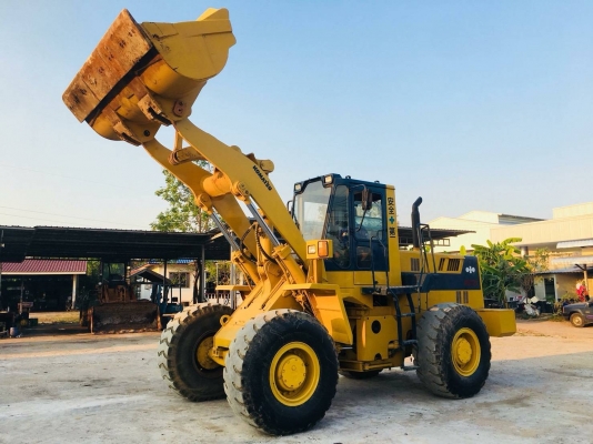 ขายรถตักKOMATSU WA350-1 เก่านอกนำเข้ายังไม่เคยใช้งานในเมืองไทยเอกสารแจ้งจำหน่ายพร้อมใช้งานราคา1,180,000บาทสนใจติดต่อคุณอ๊อฟ พิจิตร 086-737-9991