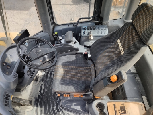 ขาย KOMATSU WA380-5 สภาพสวย นำเข้าจากญี่ปุ่น โทร.090-986-2521 อ๊อบ