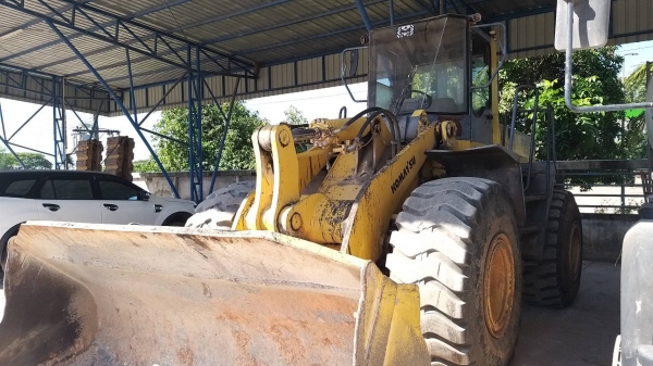 ขายรถตักWA350-3E เอกสารเล่มพร้อมใช้งาน เครื่องเกียดี ยางดีพร้อมใช้พร้อมโอน ราคา1,150,000บาทต่อรองสนใจติดต่อคุณอ๊อฟ พิจิตร 086-737-9991