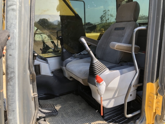 ขายรถแบคโฮ Komatsu PC200-7 สภาพดีมากพร้อมใช้งาน รถออกศูนย์ปี 2553 ไม่เคยเปลี่ยนมือ 1,450,000