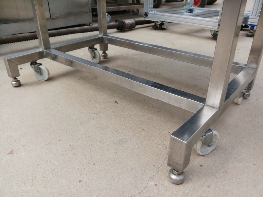 โต๊ะสแตนเลส ขนาด 74x95x109 ซม.ความสูงวัดถึงครอบข้าง