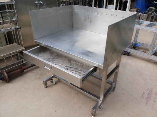 โต๊ะสแตนเลส ขนาด 74x95x109 ซม.ความสูงวัดถึงครอบข้าง