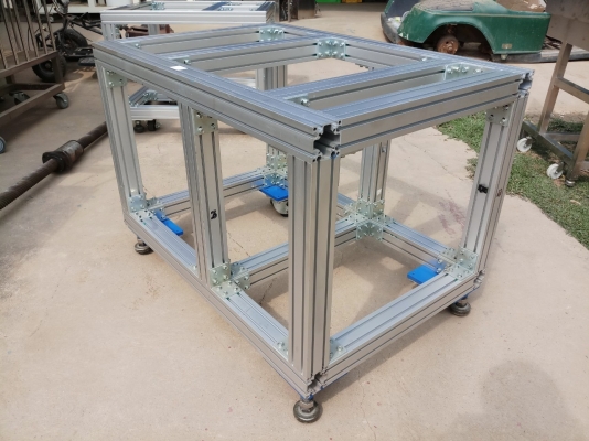 โต๊ะอลูมิเนียมโปรไฟล์ 6060 ขนาด 65x95x69 ซม. มีลูกล้อ 4 ล้อ ขาปรับระดับ 4 อัน งานยึดแน่นหนามาก อลูมิเนียมโปรไฟล์แบบหนา