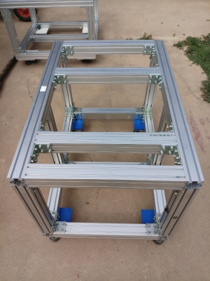 โต๊ะอลูมิเนียมโปรไฟล์ 6060 ขนาด 65x95x69 ซม. มีลูกล้อ 4 ล้อ ขาปรับระดับ 4 อัน งานยึดแน่นหนามาก อลูมิเนียมโปรไฟล์แบบหนา