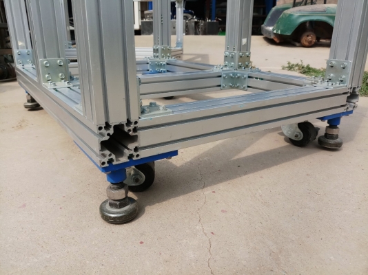 โต๊ะอลูมิเนียมโปรไฟล์ 6060 ขนาด 65x95x69 ซม. มีลูกล้อ 4 ล้อ ขาปรับระดับ 4 อัน งานยึดแน่นหนามาก อลูมิเนียมโปรไฟล์แบบหนา