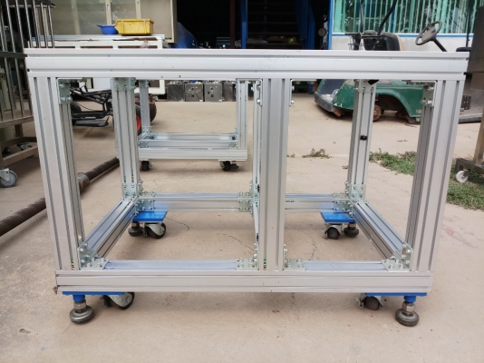โต๊ะอลูมิเนียมโปรไฟล์ 6060 ขนาด 65x95x69 ซม. มีลูกล้อ 4 ล้อ ขาปรับระดับ 4 อัน งานยึดแน่นหนามาก อลูมิเนียมโปรไฟล์แบบหนา