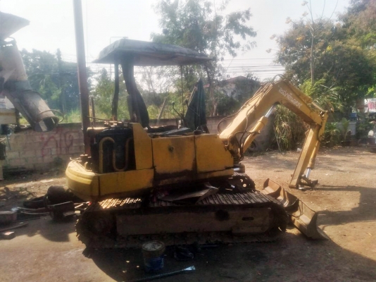 ขายรถขุดKOMATSU PC40-6 ไม่มีเครื่องยนต์ ,คอนโทรลลูกหมาก ,แทรคเหล็กสภาพดี ,รถบ้านขายตามสภาพ