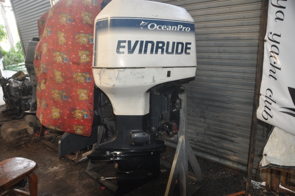 เครื่องเรือ EVINRUDE 200 hp  ....... ราคา 17,000 บาท หาง 21