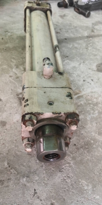 ตัวละ 1,800 บ.ส่งถึงบ้านฟรี โทร 083-2000058 LINE ID: line832923 กระบอกไฮโดรลิคเลื่อนเข้า ออก ระยะชัก 27 cm  แกนกระบอกโต 45 mm กระบอกโต 60 mm