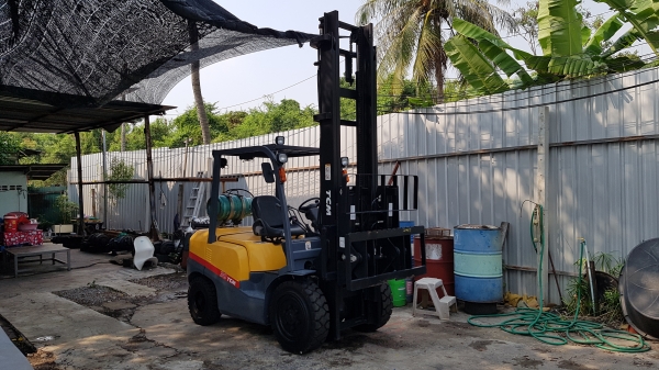 ขายรถยกโฟล์คลิฟท์ TCM ขนาด 3 ตัน เสาสูง 5 เมตร ติดตั้งอุปกรณ์พิเศษ งาเท (รถนอก )ญี่ปุ่น ติดต่อ  0844591695 เหมี๋ยวค่ะ