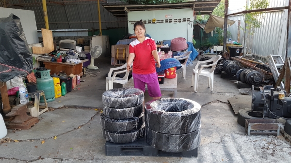 ขายยางลม รถยกโฟล์คลิฟท์ ขนาด 600-15 ,28&times;9-15 , 700-12 ,650-10,600-9 ติดต่อ 0844596195 เหมี๋ยวค่ะ