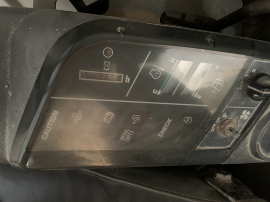 ขาย pc40-7E พร้อมใช้งาน 7,xxxชม อินวอย มีลายหัวแย็ก ต่อรองเจ้าของ