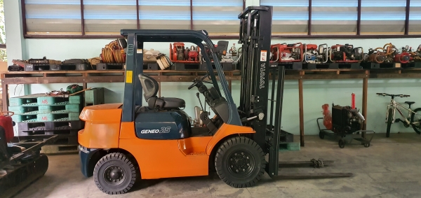 Toyota พิมพ์นิยม รุ่น 7 7FD25 ขนาดยก 2.5ตัน เครื่องดีเซล ตัวยอดนิยม ตัวใหม่ รหัส 2Z ใช้งานมาน้อย 3000ชั่วโมง เสาสูง 3.7เมตร สไลด์แผงยกได้  รถนอกเก่าญี่ปุ่น ยางตันใหม่ 4 เส้น เช็คเปลี่ยนถ่ายของเหลว ซีลกระบอก แผ่นคลัช จานกดของแท้ ให้หมด ใช้ได้ยาวเลย รถ