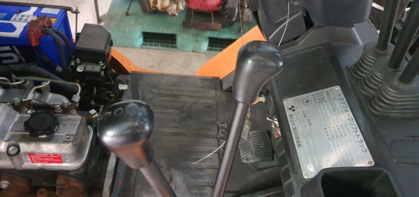 Toyota พิมพ์นิยม รุ่น 7 7FD25 ขนาดยก 2.5ตัน เครื่องดีเซล ตัวยอดนิยม ตัวใหม่ รหัส 2Z ใช้งานมาน้อย 3000ชั่วโมง เสาสูง 3.7เมตร สไลด์แผงยกได้  รถนอกเก่าญี่ปุ่น ยางตันใหม่ 4 เส้น เช็คเปลี่ยนถ่ายของเหลว ซีลกระบอก แผ่นคลัช จานกดของแท้ ให้หมด ใช้ได้ยาวเลย รถ