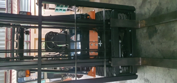 Toyota พิมพ์นิยม รุ่น 7 7FD25 ขนาดยก 2.5ตัน เครื่องดีเซล ตัวยอดนิยม ตัวใหม่ รหัส 2Z ใช้งานมาน้อย 3000ชั่วโมง เสาสูง 3.7เมตร สไลด์แผงยกได้  รถนอกเก่าญี่ปุ่น ยางตันใหม่ 4 เส้น เช็คเปลี่ยนถ่ายของเหลว ซีลกระบอก แผ่นคลัช จานกดของแท้ ให้หมด ใช้ได้ยาวเลย รถ