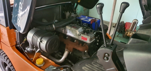 Toyota พิมพ์นิยม รุ่น 7 7FD25 ขนาดยก 2.5ตัน เครื่องดีเซล ตัวยอดนิยม ตัวใหม่ รหัส 2Z ใช้งานมาน้อย 3000ชั่วโมง เสาสูง 3.7เมตร สไลด์แผงยกได้  รถนอกเก่าญี่ปุ่น ยางตันใหม่ 4 เส้น เช็คเปลี่ยนถ่ายของเหลว ซีลกระบอก แผ่นคลัช จานกดของแท้ ให้หมด ใช้ได้ยาวเลย รถ