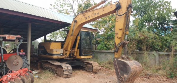 ขายCAT311V2สภาพสวยพร้อมใช้ ราคา620,000บาทติดต่อคุณอ๊อฟ พิจิตร 086-737-9991