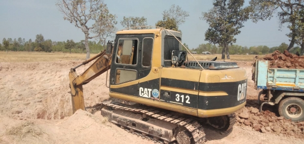 ขายCAT311V2สภาพสวยพร้อมใช้ ราคา620,000บาทติดต่อคุณอ๊อฟ พิจิตร 086-737-9991