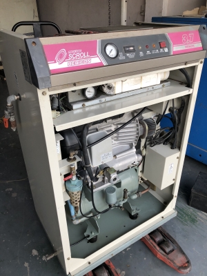 ปั้มลม HITACHI SCROLL JAPAN มือสอง เน้นความเงียบ ลมสะอาด 5 แรง  มี แอร์ดรายเยอร์ในตัว พร้อมใช้