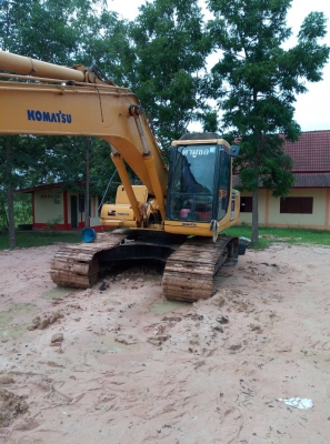 Komatsu PC200-6 ไฟฟ้าครบ เครื่อง Komatsu เอวแน่น ช่วงล่างเต็มมีลายหัวเจาะ เอกสารเล่มทะเบียน เจ้าของขายเอง