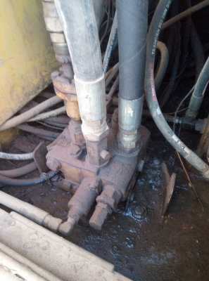 Komatsu PC200-6 ไฟฟ้าครบ เครื่อง Komatsu เอวแน่น ช่วงล่างเต็มมีลายหัวเจาะ เอกสารเล่มทะเบียน เจ้าของขายเอง