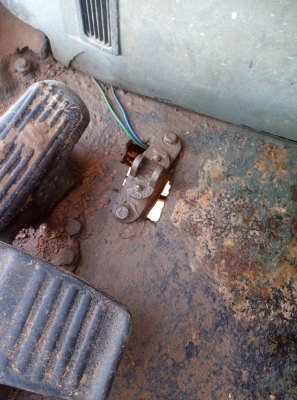 Komatsu PC200-6 ไฟฟ้าครบ เครื่อง Komatsu เอวแน่น ช่วงล่างเต็มมีลายหัวเจาะ เอกสารเล่มทะเบียน เจ้าของขายเอง