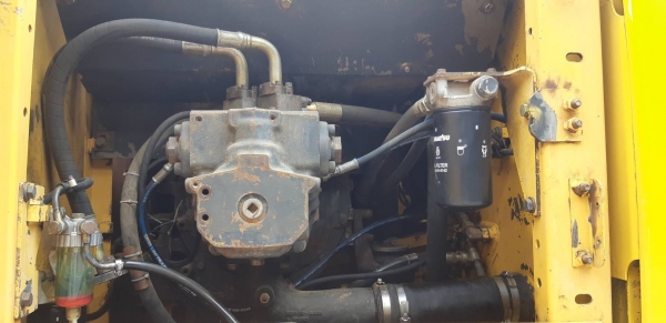 Komatsu 200-7ใช้งานน้อย รถไม่ค่อยใด้ใช้ 11695ช.ม ไฟฟ้าครบ เอวแน่น ช่วงล่างเต็ม เจ้าของขายเอง เอกสารเล่มทะเบียน