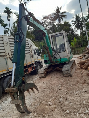KOMATSU PC40-3 ต่ออาร์มยาว ตัวเดินรุ่น1 มีหัวคีปบุ้งกี๋รถสภาพพร้อมใช้งาน