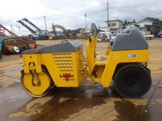 ถึงไทยอาทิตย์หน้า SAKAI TW500W-1 3.5ตัน สวยๆ โทร. 092-929-9942 ธีรเทพ