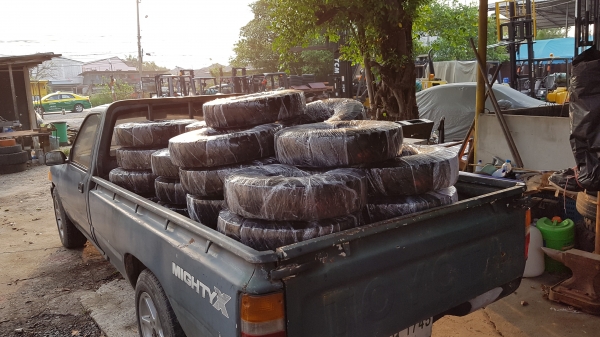 ขายยางลม รถยกโฟล์คลิฟท์ ขนาด 600-15 ,28&times;9-15 , 700-12 ,650-10,600-9 ติดต่อ 0844596195 เหมี๋ยวค่ะ