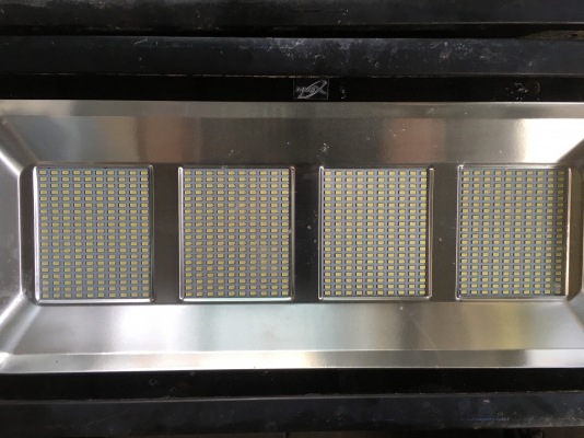 ขาย...สปอร์ตไลท์ LED 1000w สภาพดีครับ